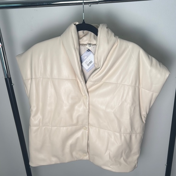 New with Tag Women's Cream Puffer Faux Leather Fall Vest Size Large - Picture 1 of 6